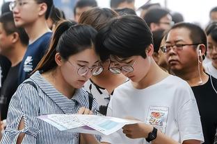 顶级中场大师！来看看艺术家魔笛在球场的作品！