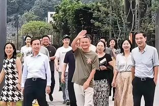 邓利维：坦率地讲 全世界都想看到勇士在最高水平竞争